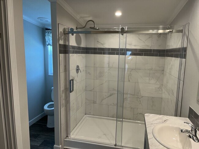 Building Photo - 349 Talbot St