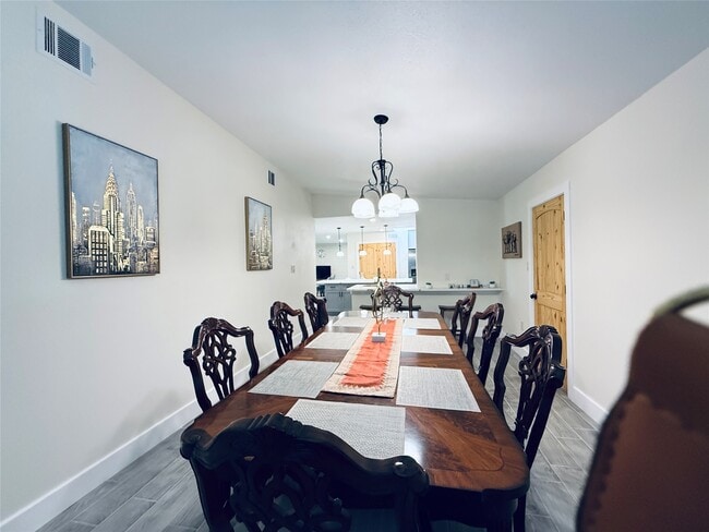 Building Photo - 3936 Wagon Rd