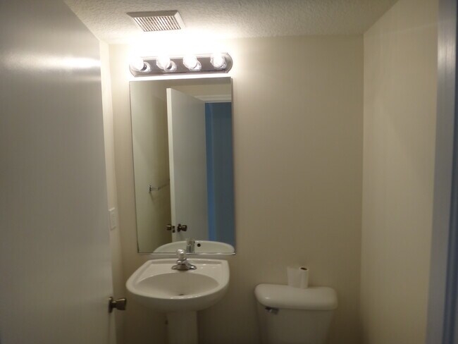 Building Photo - 4929 N Harbor Isles Dr