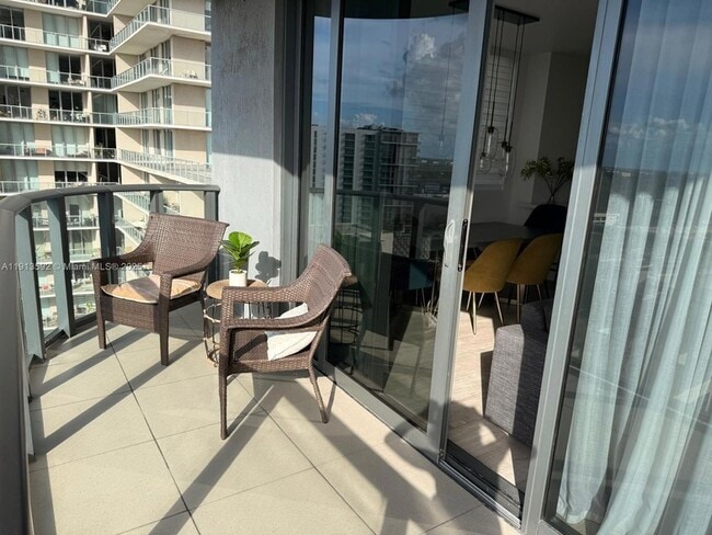 Building Photo - 121 NE 34th St