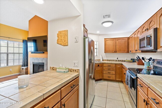 Building Photo - 6414 N Tierra De Las Catalinas