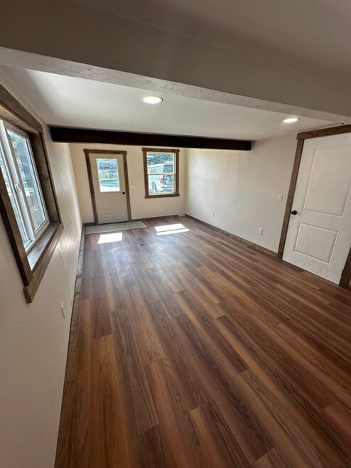 Building Photo - 311 S Maple St