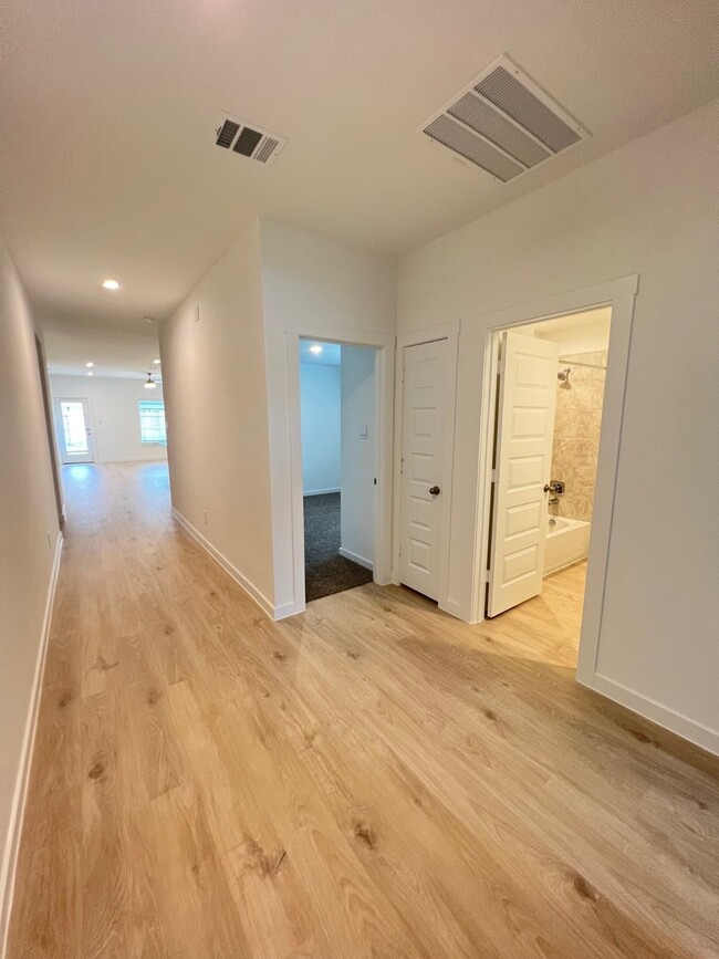 Building Photo - 1631 Solana Dr