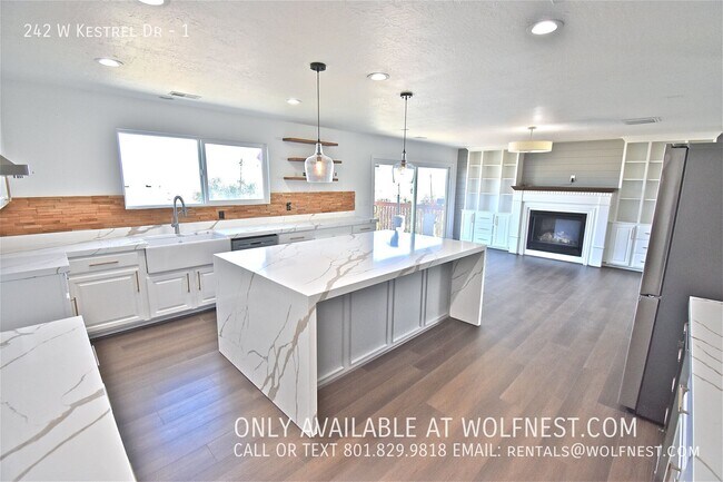 Building Photo - 242 Kestrel Dr