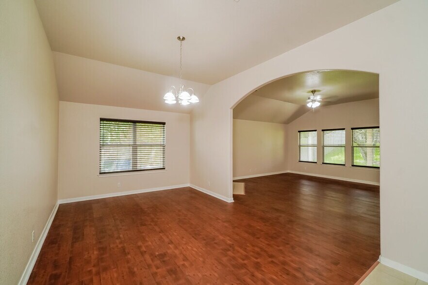 Building Photo - 1105 Wigwam