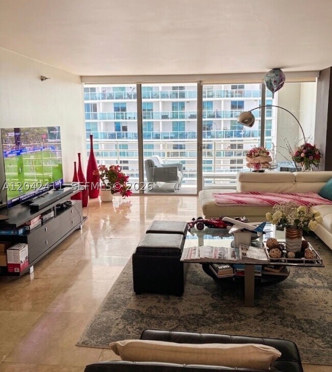 Building Photo - 2025 Brickell Ave