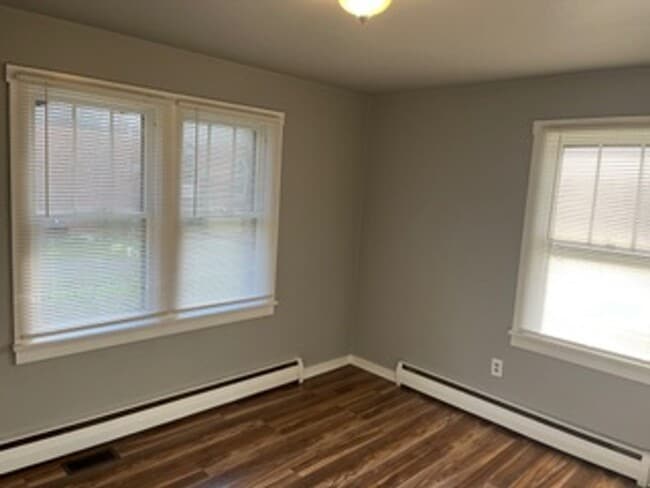 Building Photo - 2 Bedroom House in Troy with Washer/Dryer Hookups and Storage Basement!!