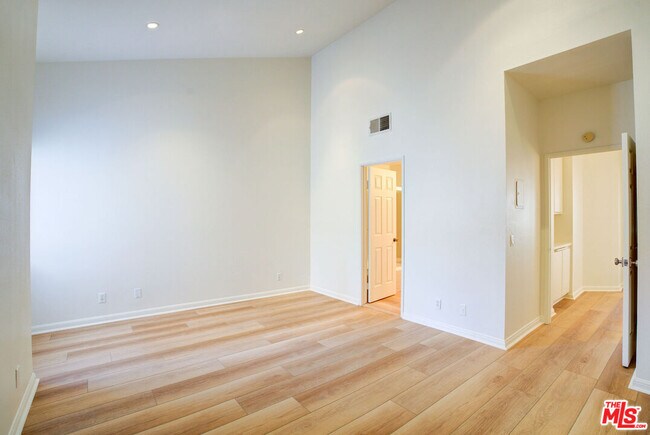 Building Photo - 2405 34th St