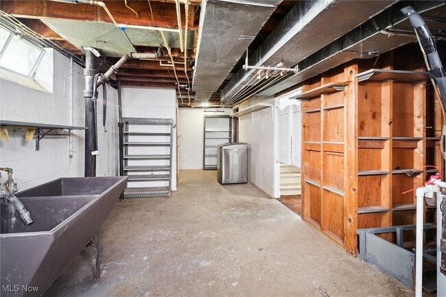 Building Photo - 5215 E 115th St