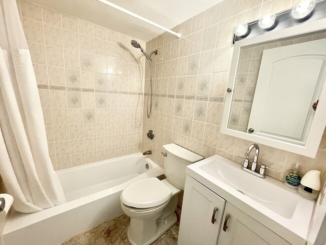 Building Photo - 7 Cypress Rd