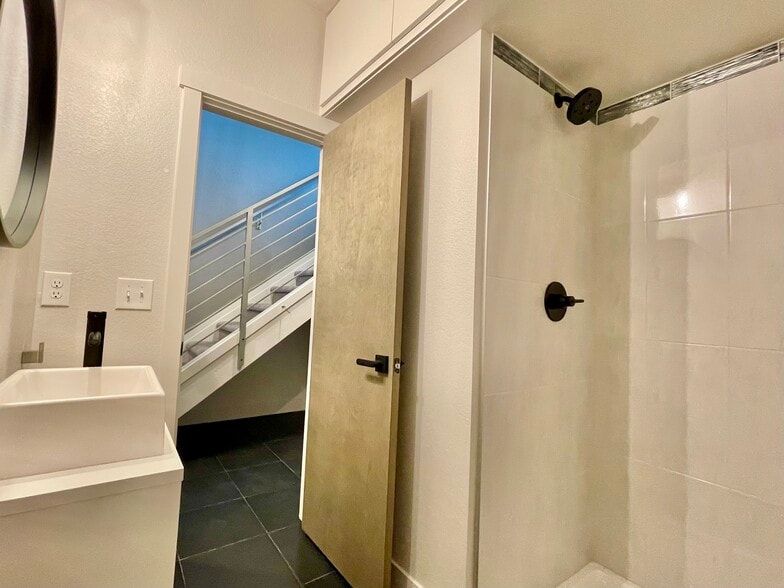 Downstairs bathroom - 3314 Curtis St
