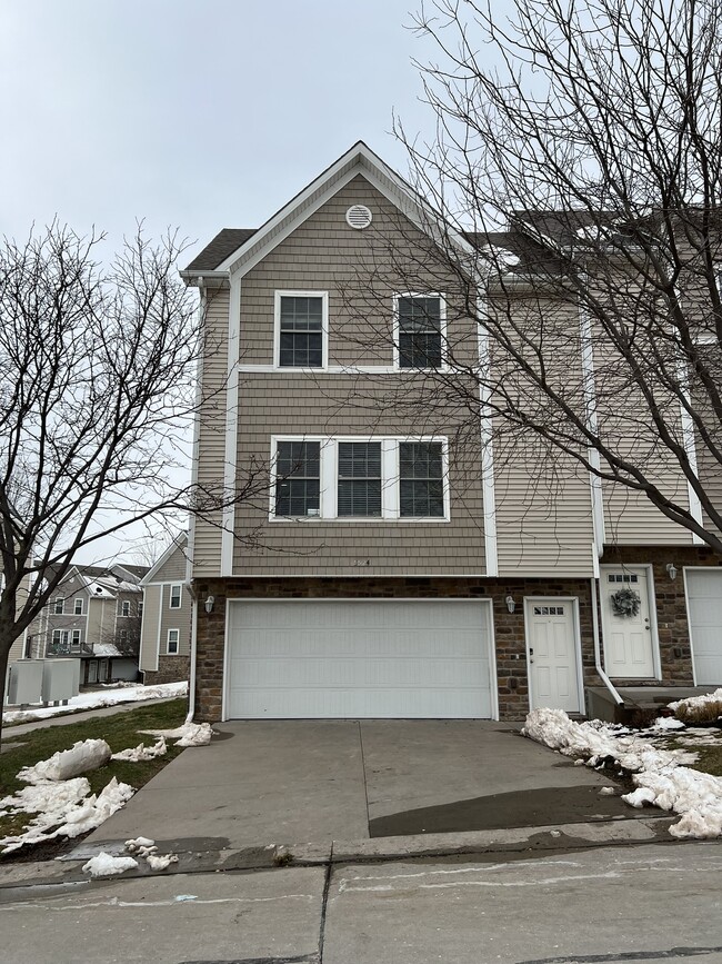 Building Photo - 5924 N 167th Plaza