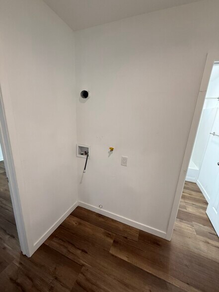 Building Photo - 4066 W 129th St