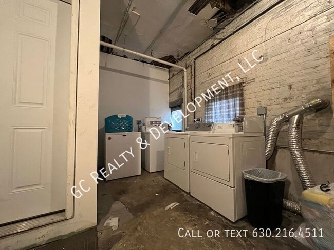 Building Photo - 4820 N Springfield Ave