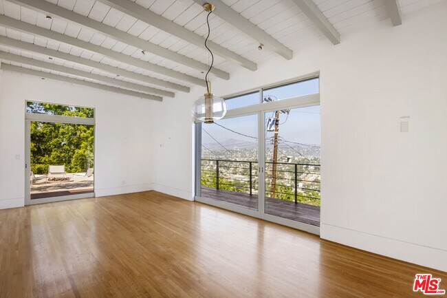 Building Photo - 631 Cross Ave