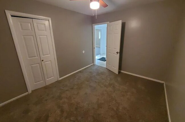 Building Photo - 5301 Hamilton Ave