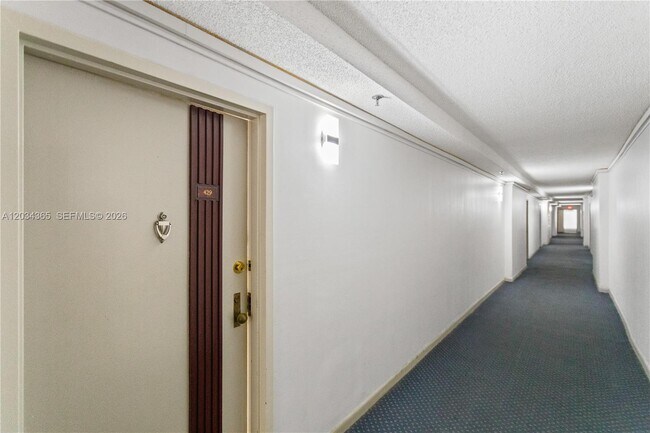 Building Photo - 17021 N Bay Rd