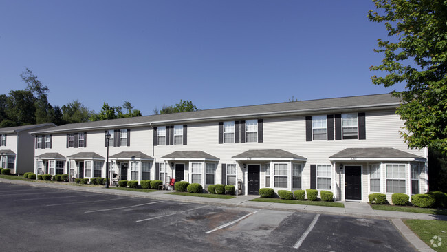 Primary Photo - Sutherland Square Apartments