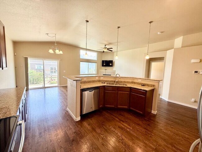 Building Photo - Beautifully Maintained 5 Bed, 3 Bath Home in Loveland!