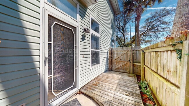 Building Photo - 114 Seminole Rd