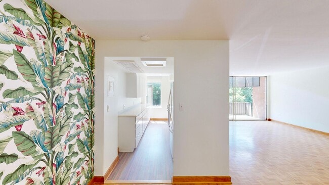 Building Photo - 1300 Queens Rd