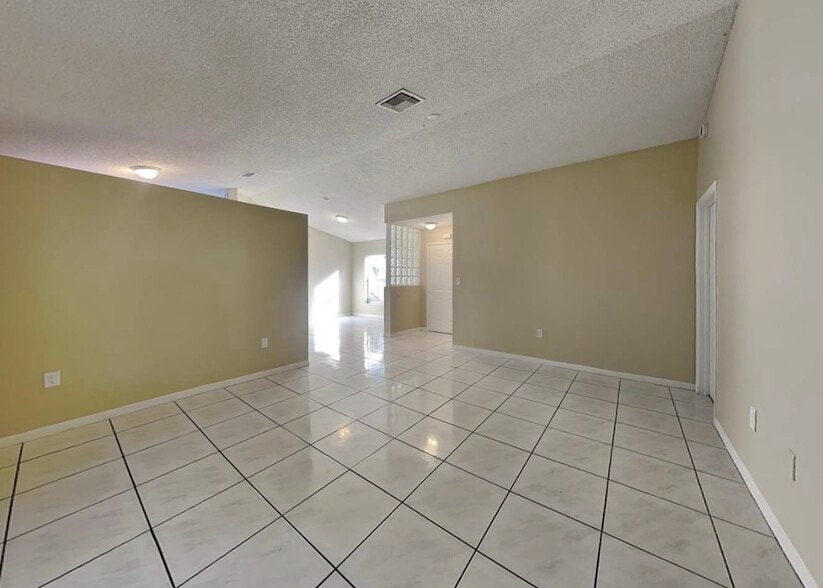 Building Photo - 2715 Taylor St