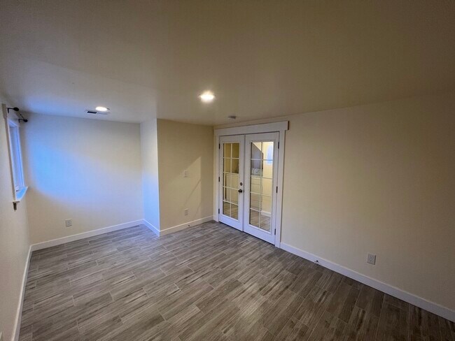 Building Photo - 2312 20th Ave S