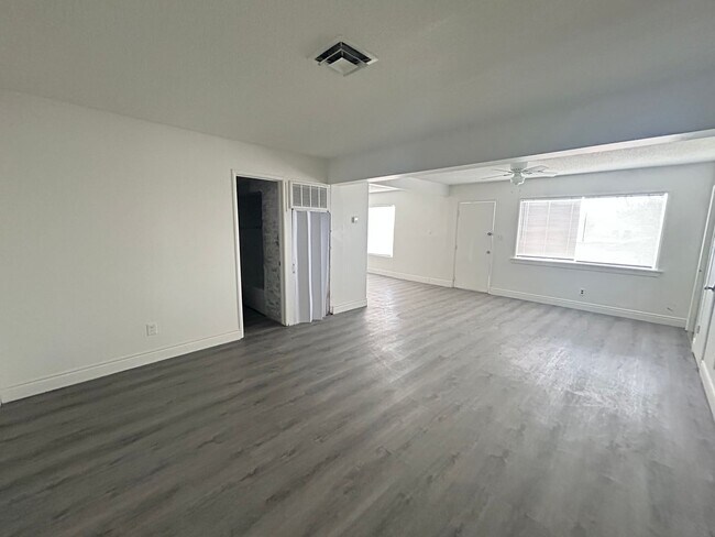 Building Photo - 729 N 10th St