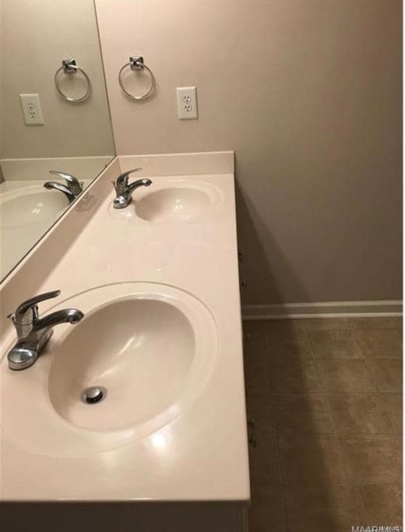 Building Photo - 8213 Dison Dr