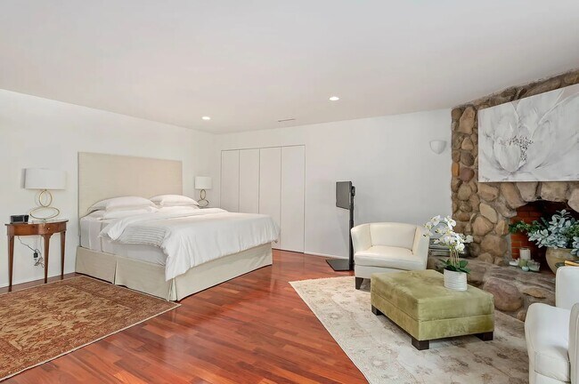Building Photo - 937 Camino Viejo Rd