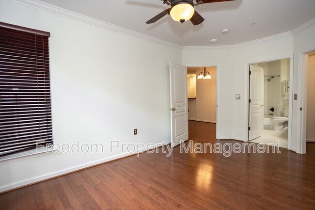 Building Photo - 2204 Westcourt Ln