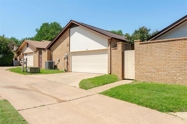 Building Photo - 616 Placid Cir