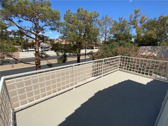 Building Photo - 3030 Cooper Creek Dr