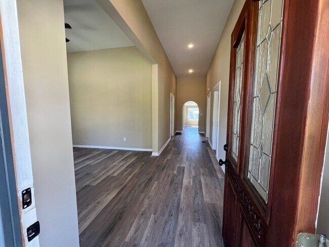 Building Photo - 3 bedroom 2 bathroom off Lurleen Blvd. in Northport