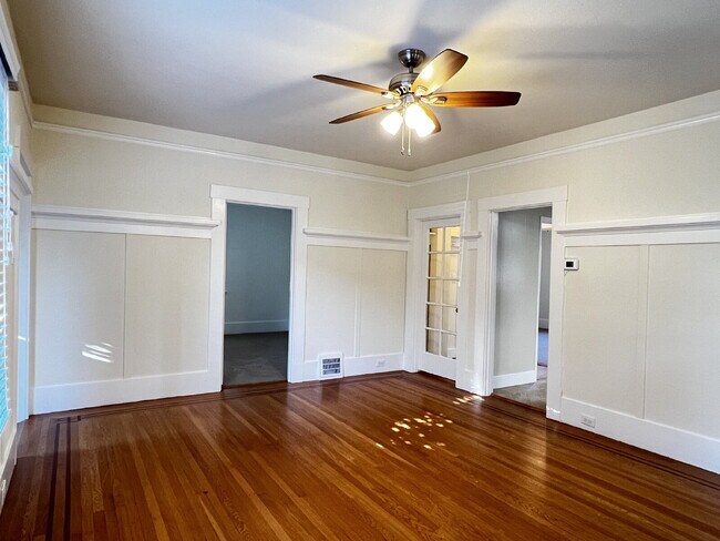 Building Photo - Bright and Spacious 5 Bedroom Home in San Anselmo