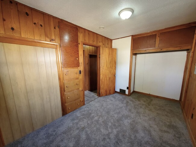 Building Photo - For Rent- Beautiful home in Evansdale! Pet...