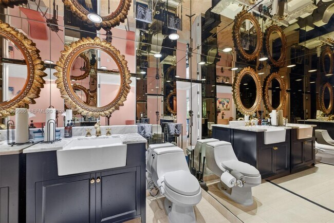 Building Photo - 16711 Collins Ave