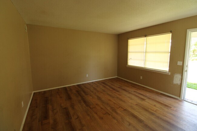 Building Photo - 4851 Malabar Dr