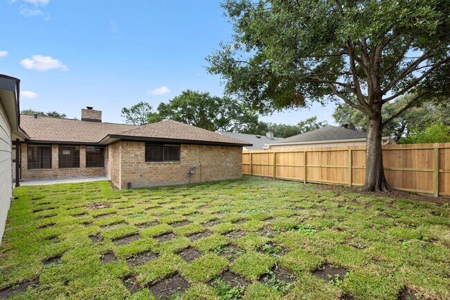 Building Photo - 21402 Park York Dr