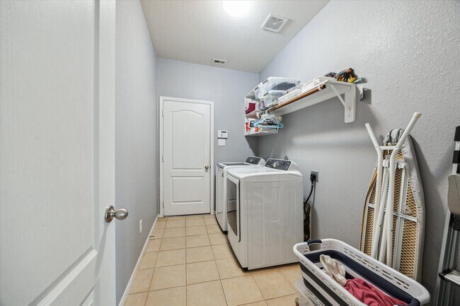 Building Photo - 919 E Tide Bay Cir