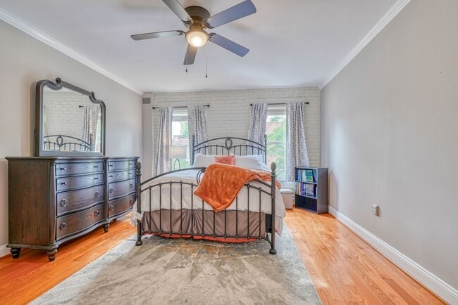 Building Photo - 907 S Bouldin St
