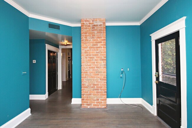 Building Photo - Historic North Downtown Residence with Modern Updates and Prime Location