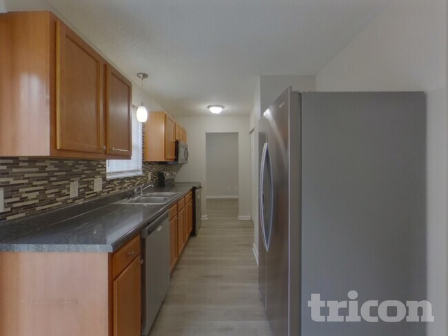 Building Photo - 131 Quiet Grove Dr