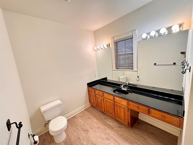Building Photo - 402 W 44th St