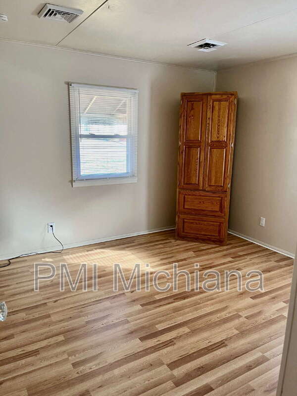 Building Photo - 519 Grand Blvd