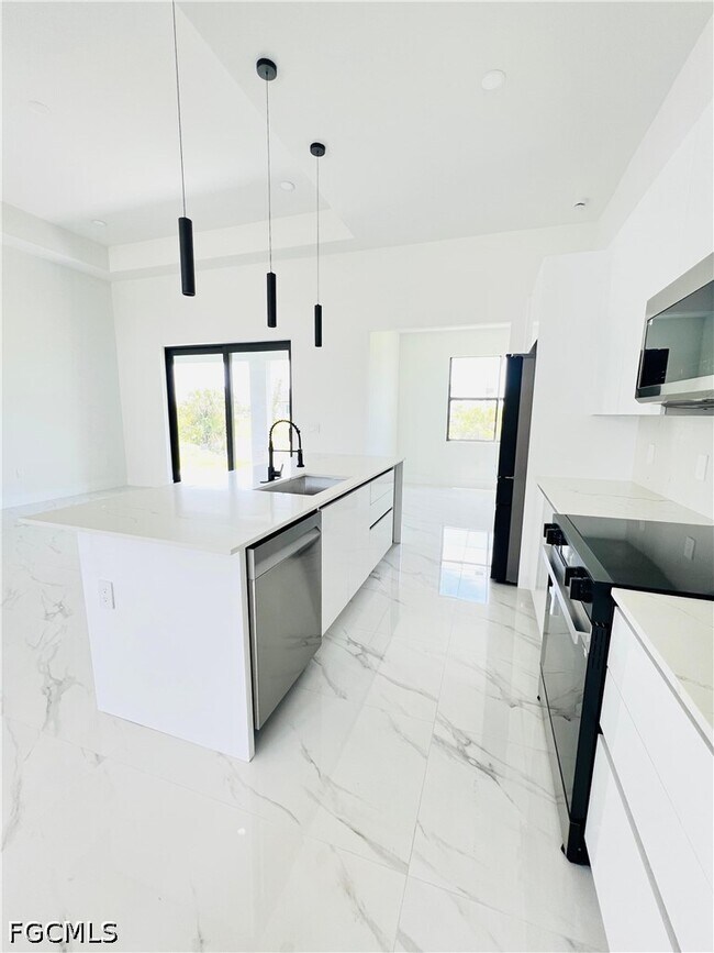 Building Photo - 1422 NE 20th St