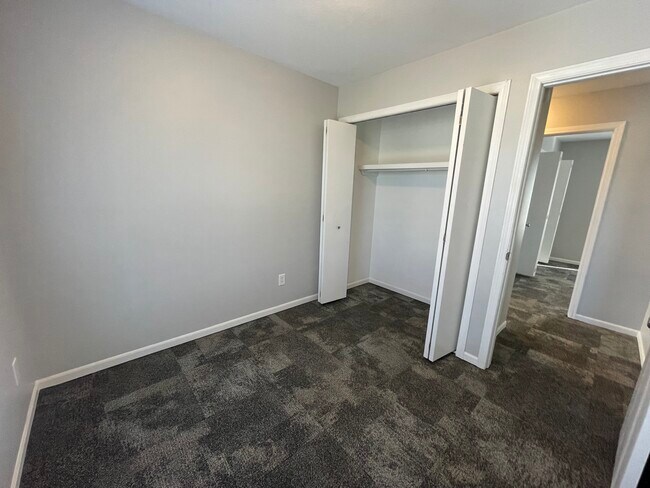 Building Photo - 324 Stone Creek Dr