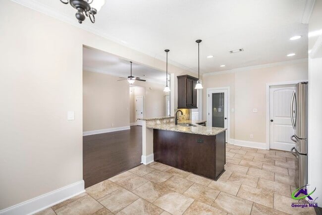 Building Photo - 103 Rushmore Pl