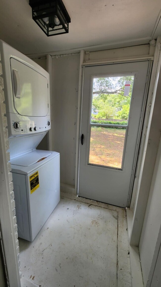 Building Photo - Furnished Rental