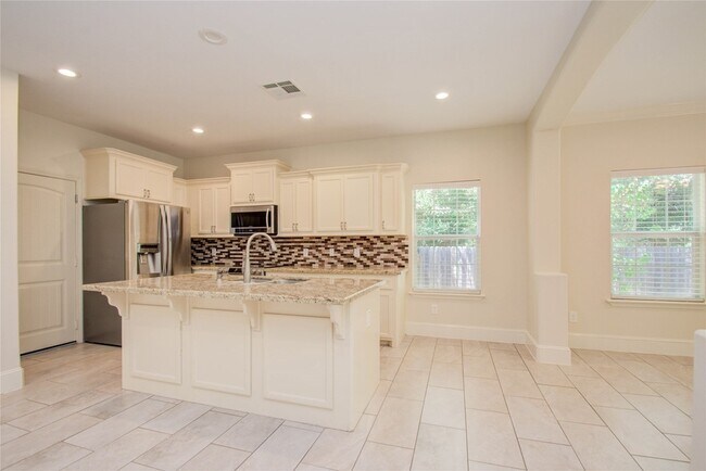 Building Photo - 10572 Twin Oak Dr